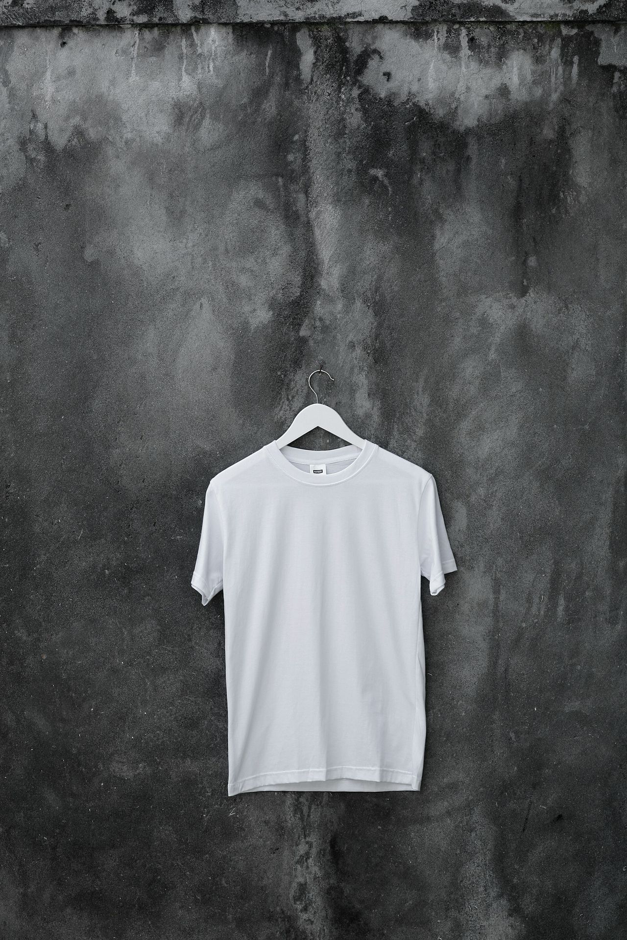 white crew neck t-shirt